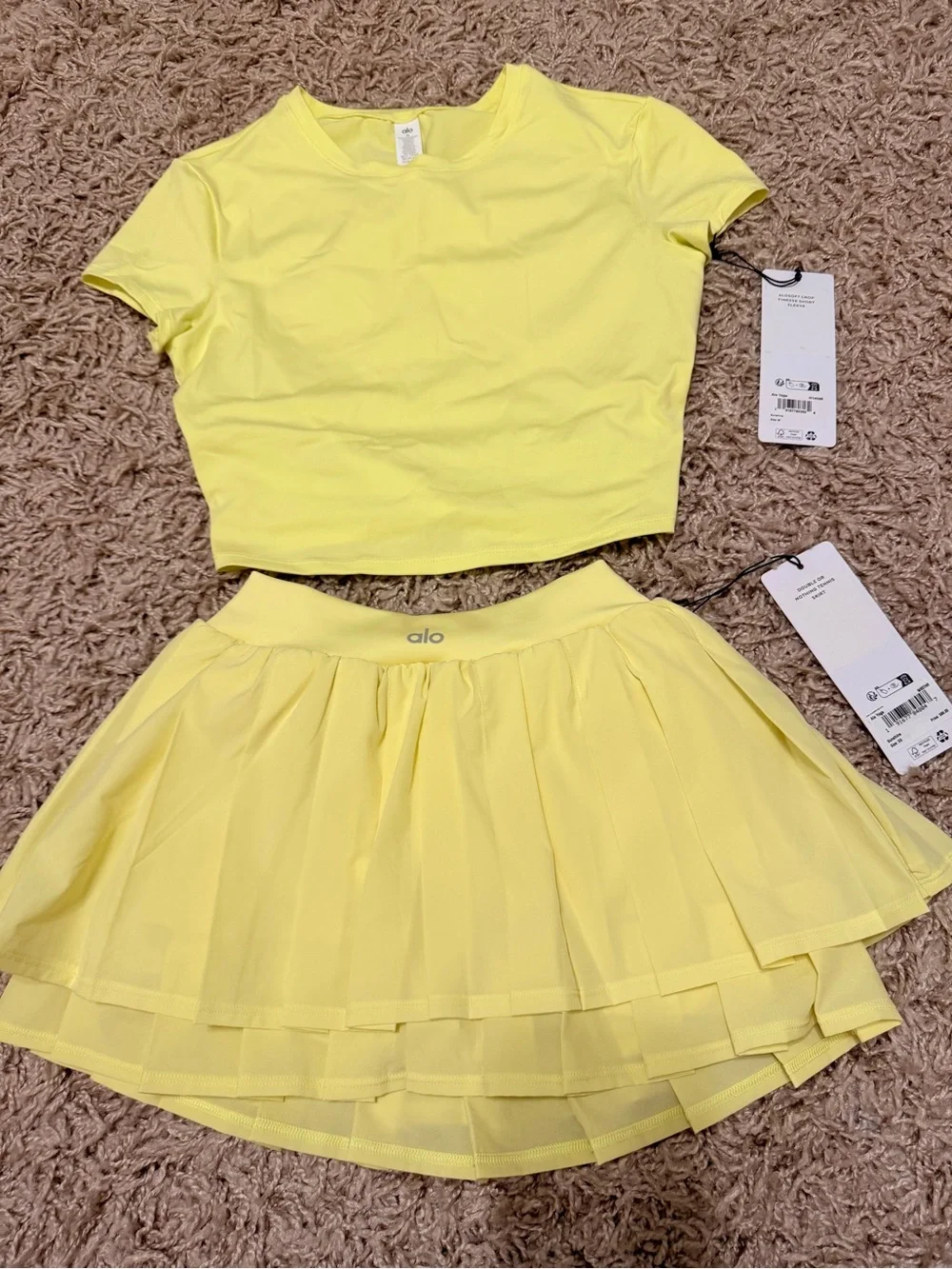Alo Yoga Set - Double Or Nothing Tennis Skirt XS & Crop Finesse Short Sleeve M